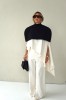 SHOULDER CAPE WITH ZIPPER AT THE BACK
