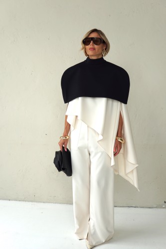 SHOULDER CAPE WITH ZIPPER AT THE BACK