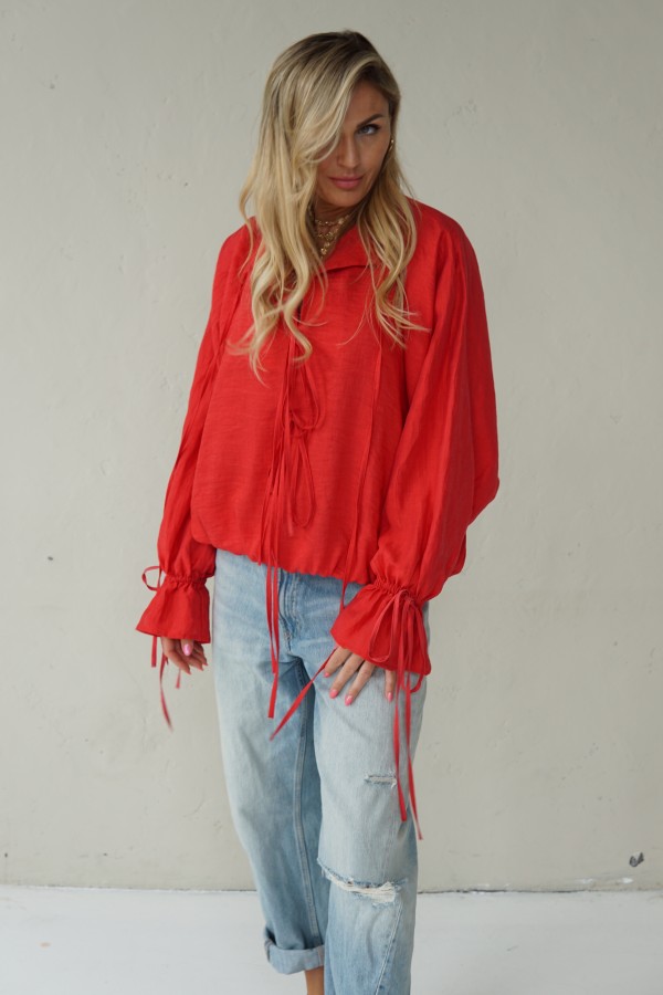 Luxurious linen blouse ties with laces