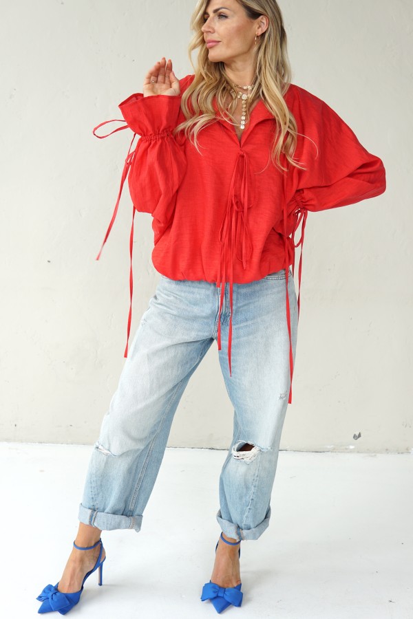 Luxurious linen blouse ties with laces