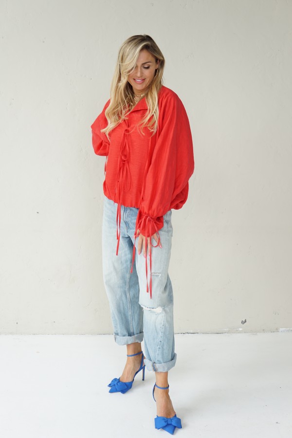 Luxurious linen blouse ties with laces