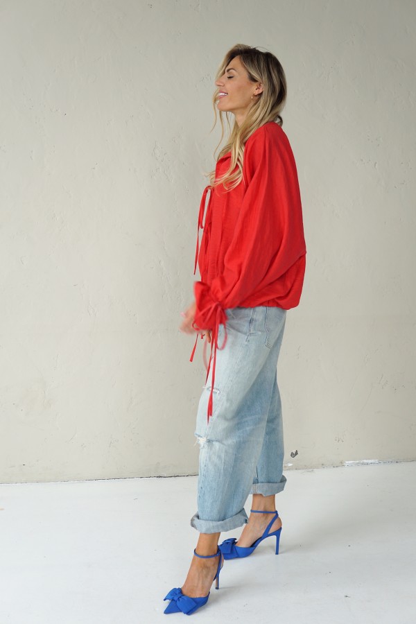 Luxurious linen blouse ties with laces
