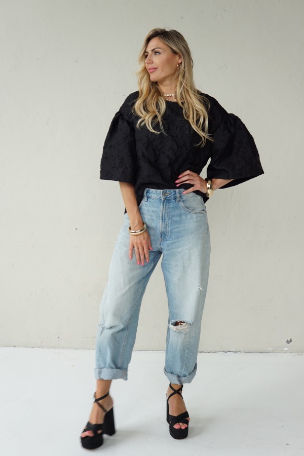 Luxurious jacquard blouse with puff sleeves