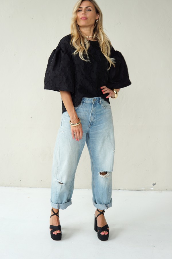 Luxurious jacquard blouse with puff sleeves