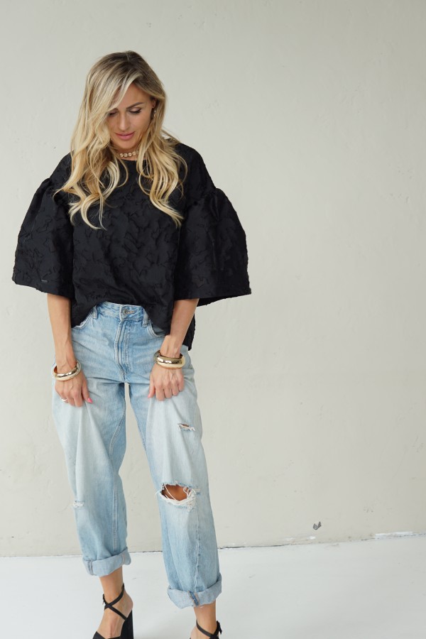 Luxurious jacquard blouse with puff sleeves