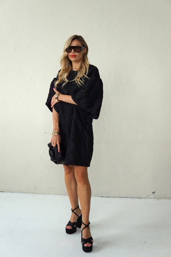 Luxurious jacquard dress with puff sleeves