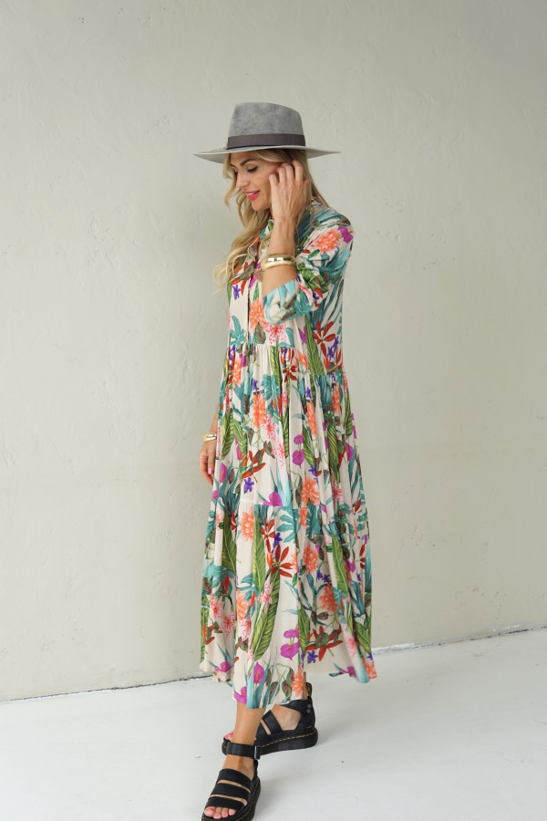 LONG, LIGHTLY FALLING VISCOSE FLORAL DRESS