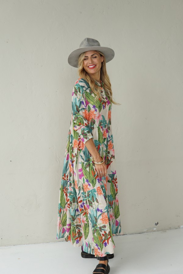 LONG, LIGHTLY FALLING VISCOSE FLORAL DRESS