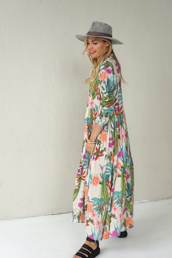 LONG, LIGHTLY FALLING VISCOSE FLORAL DRESS