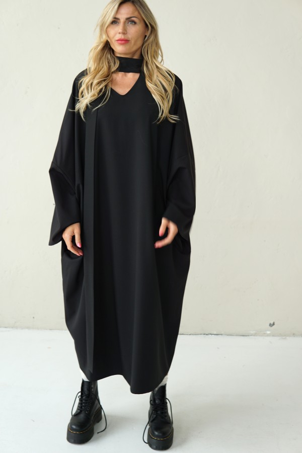 loose-fit wool dress with a ribbon