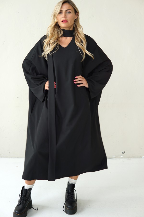 loose-fit wool dress with a ribbon