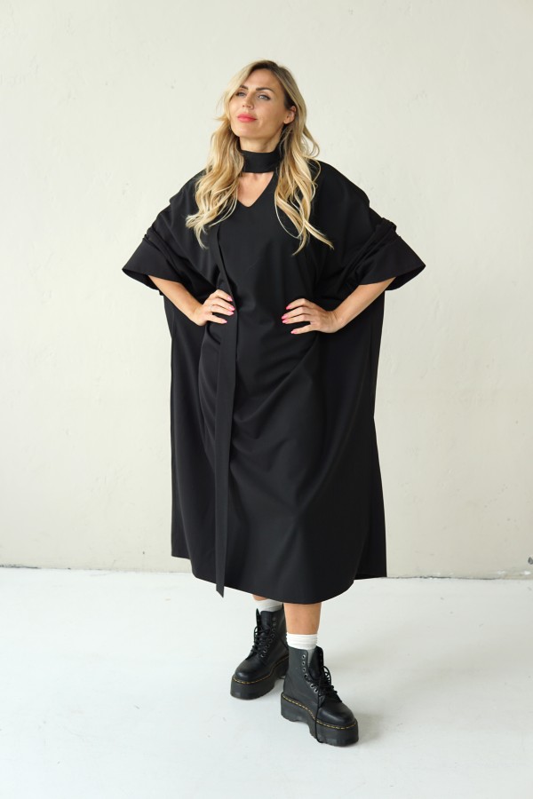 loose-fit wool dress with a ribbon