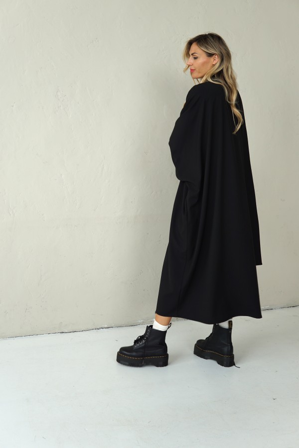 loose-fit wool dress with a ribbon