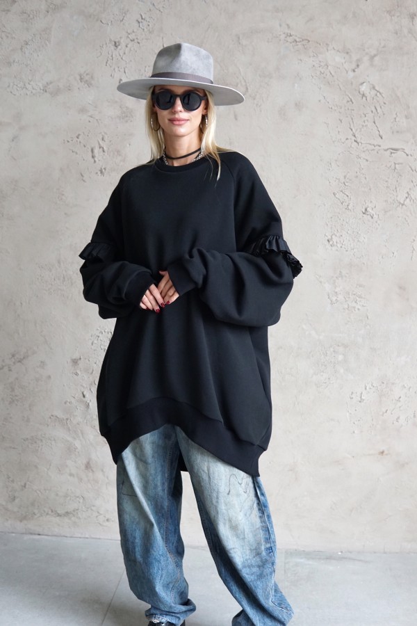 BLACK OVERSIZED JUMPER