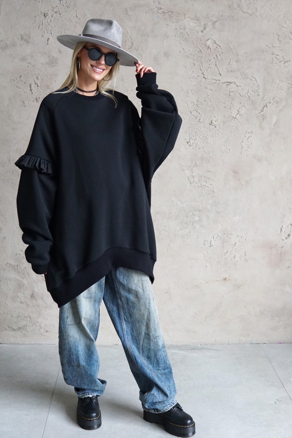 BLACK OVERSIZED JUMPER