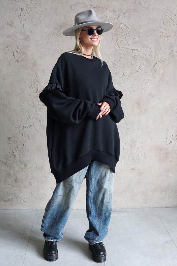 BLACK OVERSIZED JUMPER