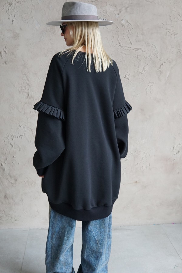 BLACK OVERSIZED JUMPER