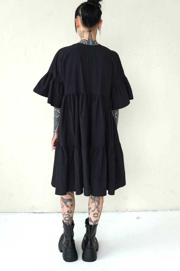 WIDE SILHOUETTE BLACK DRESS