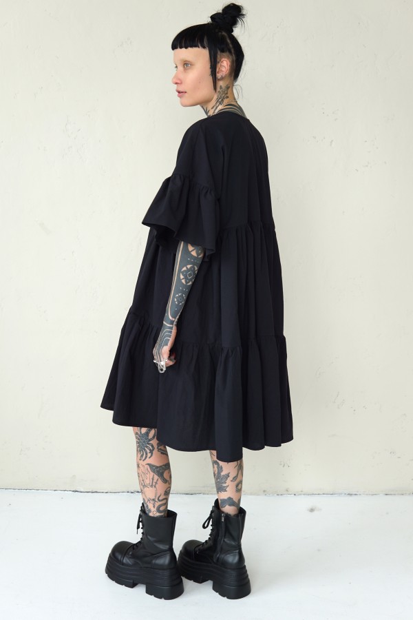 WIDE SILHOUETTE BLACK DRESS