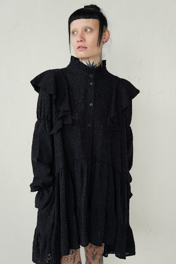 DRESS WITH LONG SLEEVES AND RUFFLES