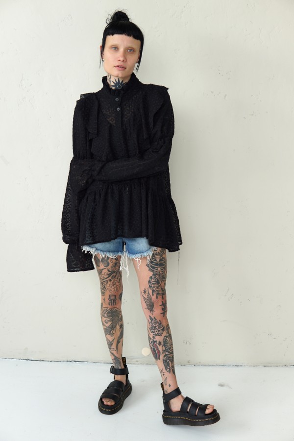 STYLISH BLACK BLOUSE WITH WIDE SLEEVES