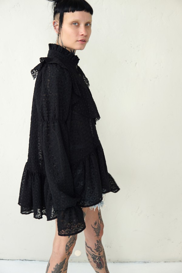 STYLISH BLACK BLOUSE WITH WIDE SLEEVES