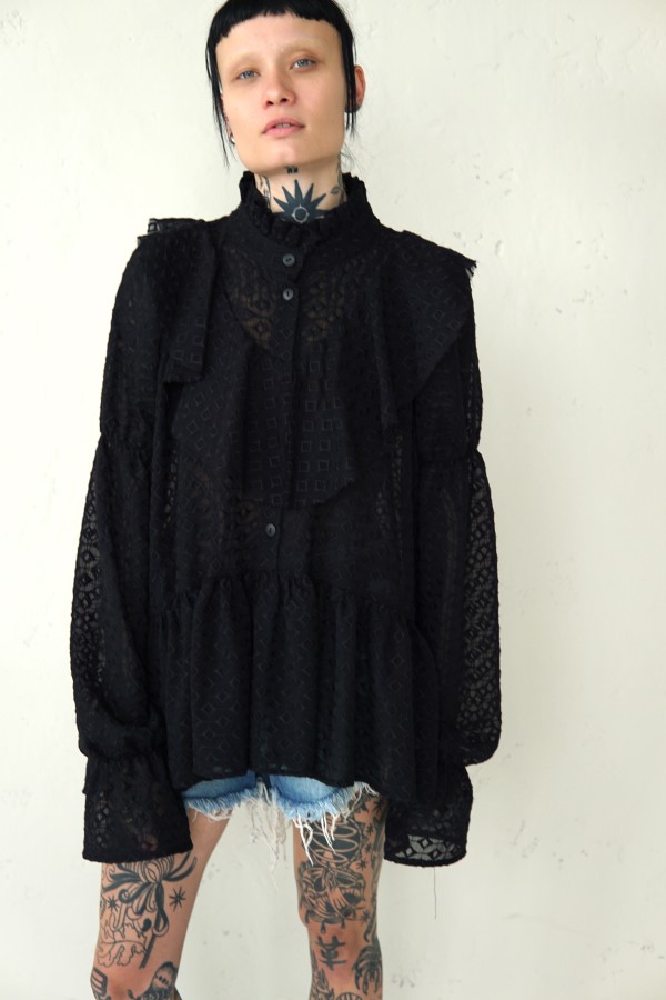 STYLISH BLACK BLOUSE WITH WIDE SLEEVES