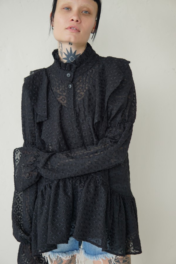STYLISH BLACK BLOUSE WITH WIDE SLEEVES