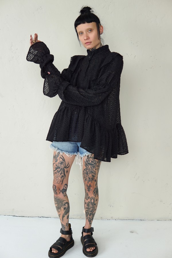 STYLISH BLACK BLOUSE WITH WIDE SLEEVES