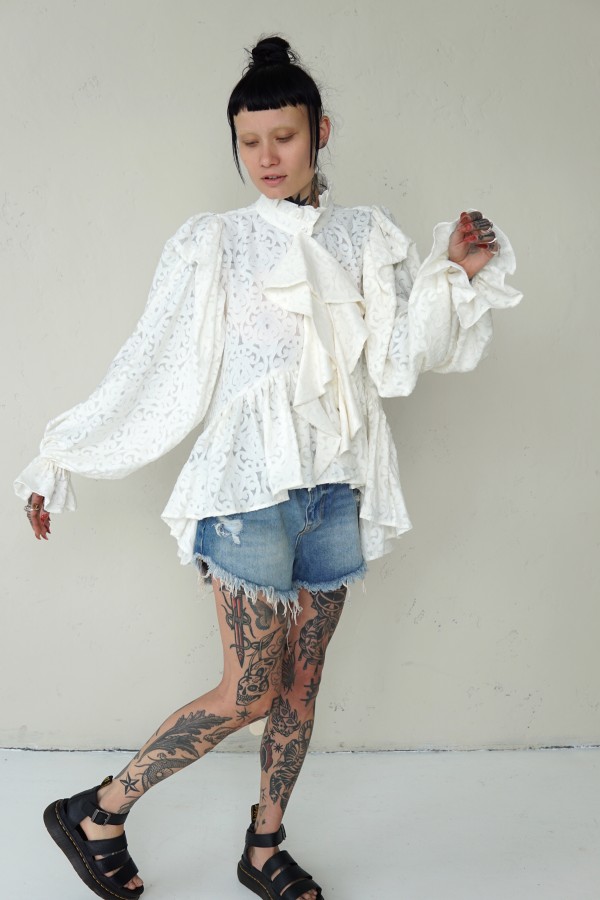 STYLISH BLOUSE WITH WIDE SLEEVES