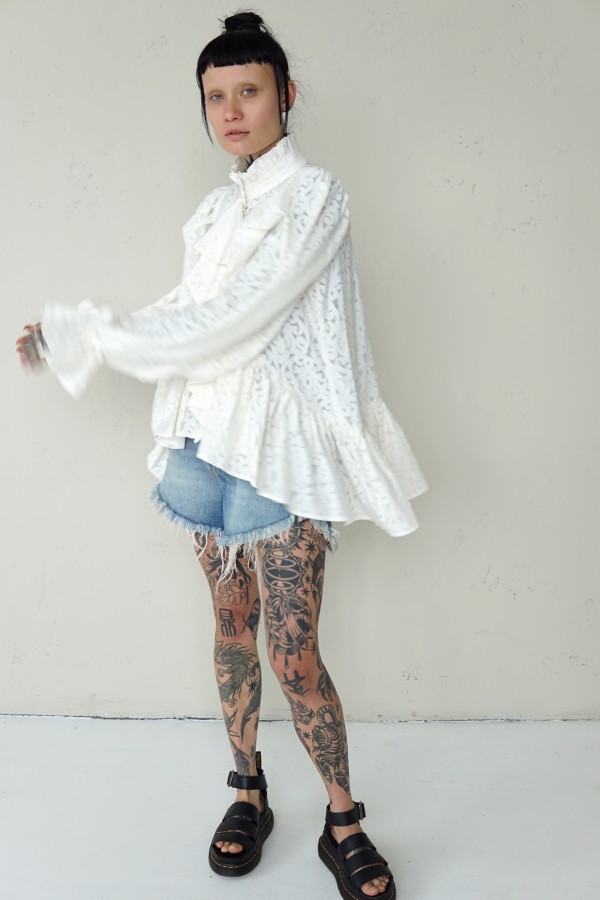 STYLISH BLOUSE WITH WIDE SLEEVES