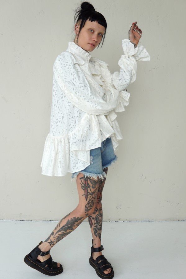 STYLISH BLOUSE WITH WIDE SLEEVES