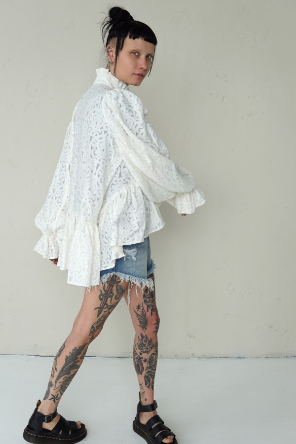 STYLISH BLOUSE WITH WIDE SLEEVES