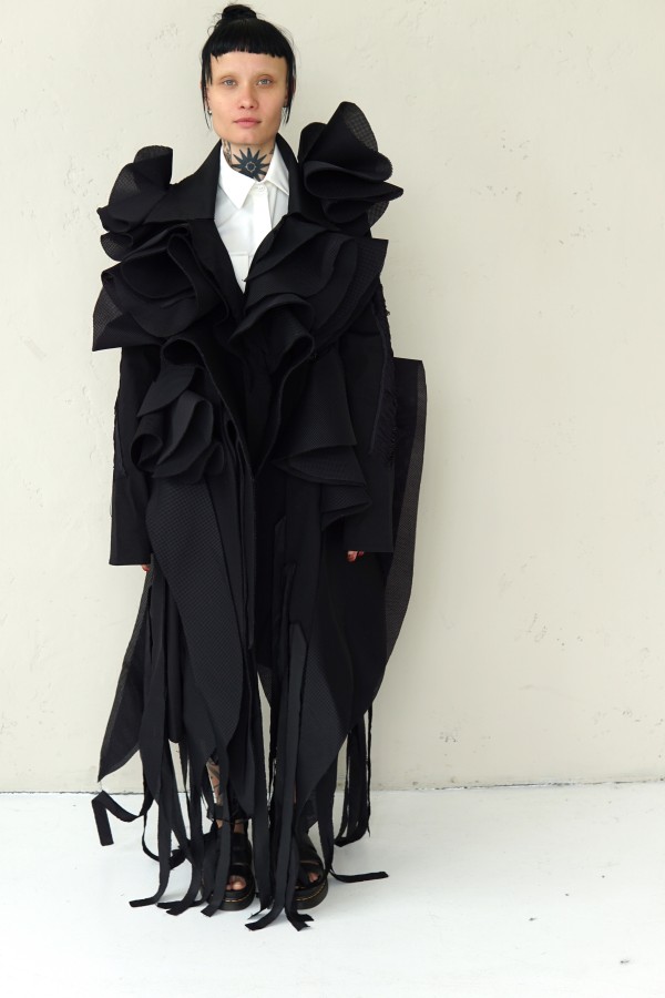SPECIAL BLACK AVANT-GARDE LONG COAT WITH DETAILS