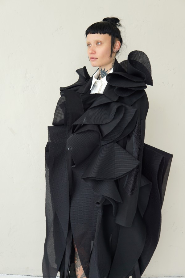 SPECIAL BLACK AVANT-GARDE LONG COAT WITH DETAILS