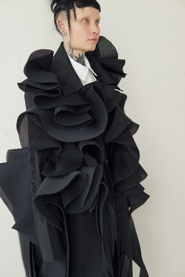 SPECIAL BLACK AVANT-GARDE LONG COAT WITH DETAILS