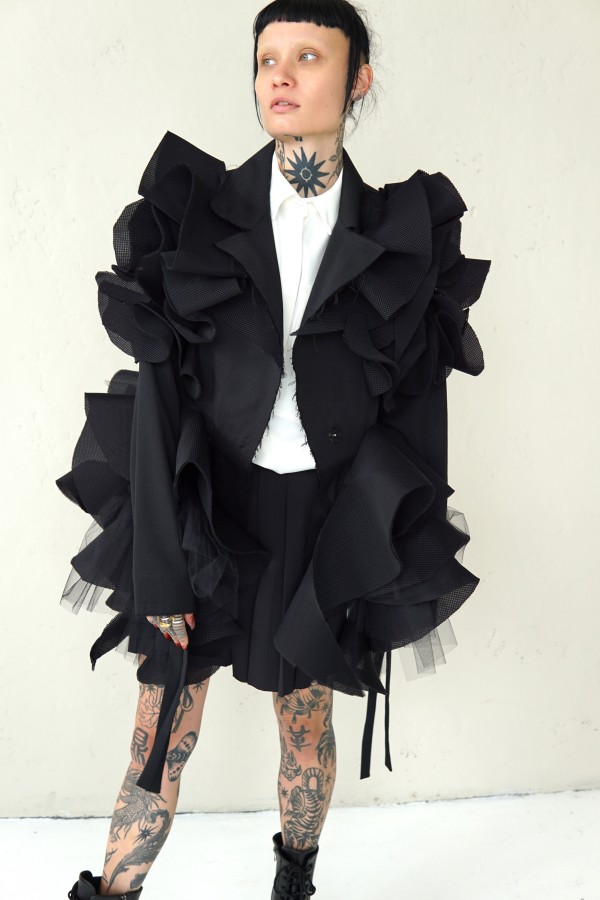 SPECIAL BLACK AVANT-GARDE COAT WITH DETAILS