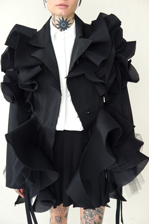 SPECIAL BLACK AVANT-GARDE COAT WITH DETAILS