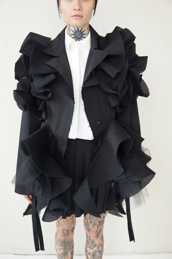 SPECIAL BLACK AVANT-GARDE COAT WITH DETAILS