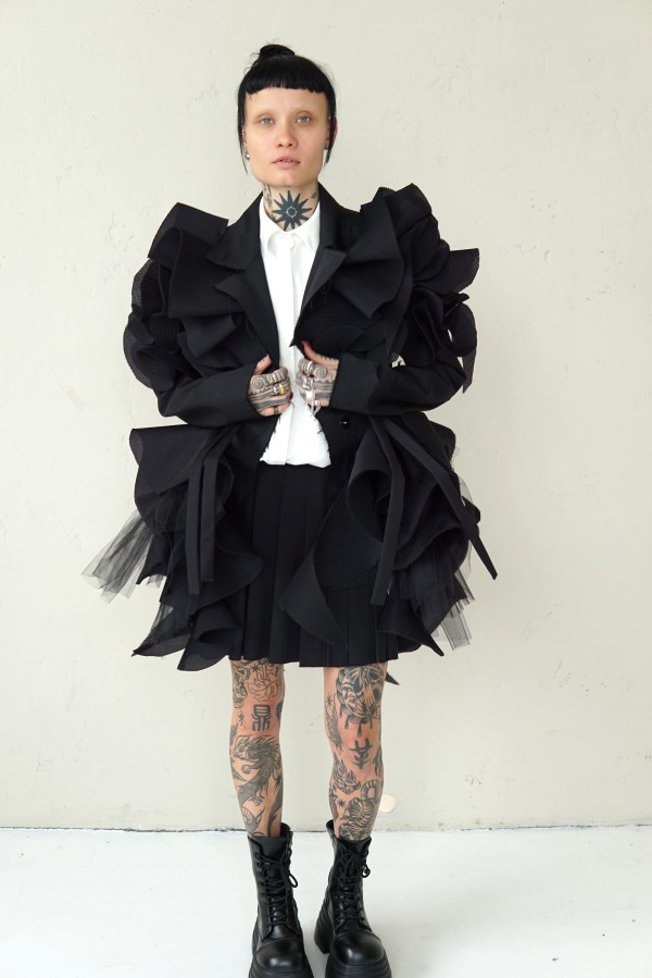 SPECIAL BLACK AVANT-GARDE COAT WITH DETAILS