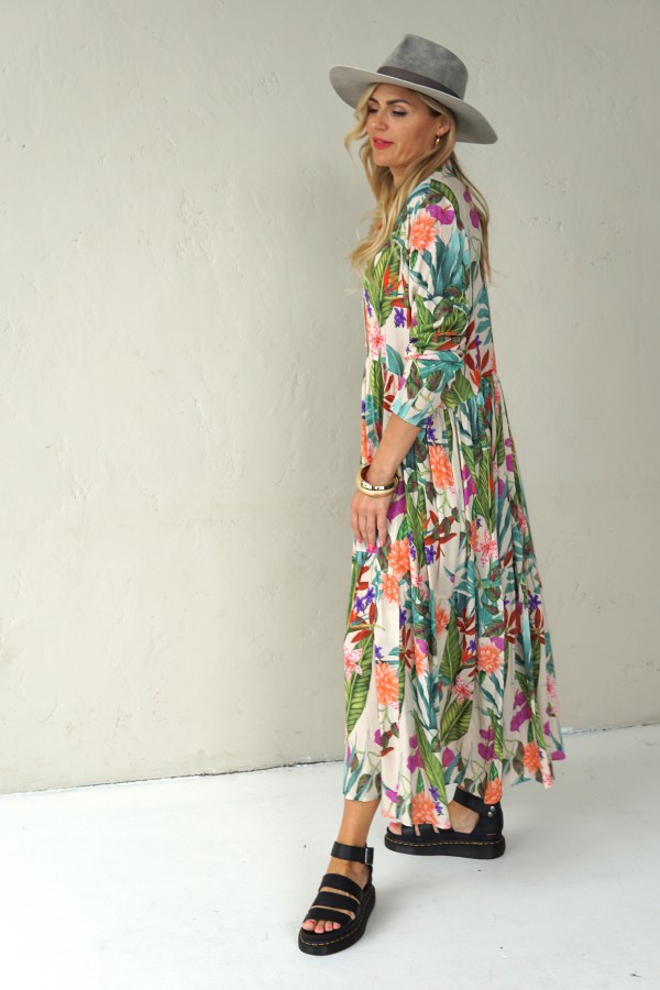 LONG, LIGHTLY FALLING VISCOSE FLORAL DRESS