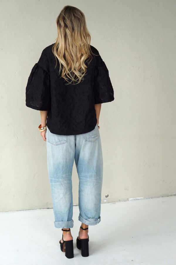 Luxurious jacquard blouse with puff sleeves