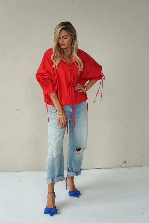 Luxurious linen blouse ties with laces
