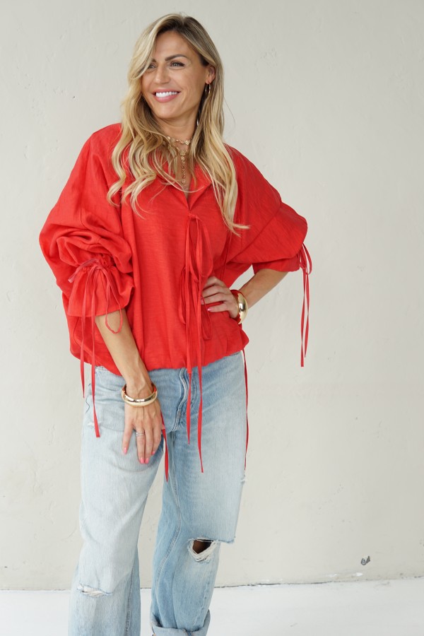Luxurious linen blouse ties with laces