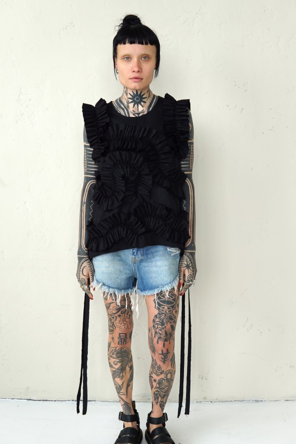 SHORT DECORATED BLOUSE