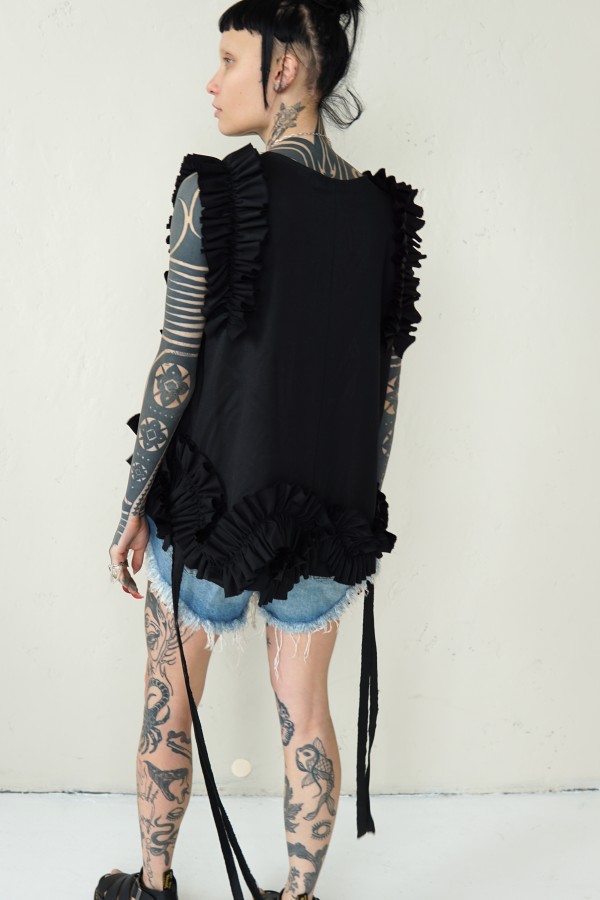 SHORT DECORATED BLOUSE