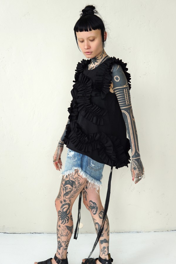 SHORT DECORATED BLOUSE