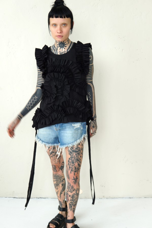 SHORT DECORATED BLOUSE