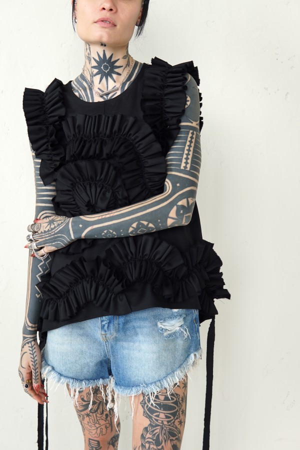 SHORT DECORATED BLOUSE