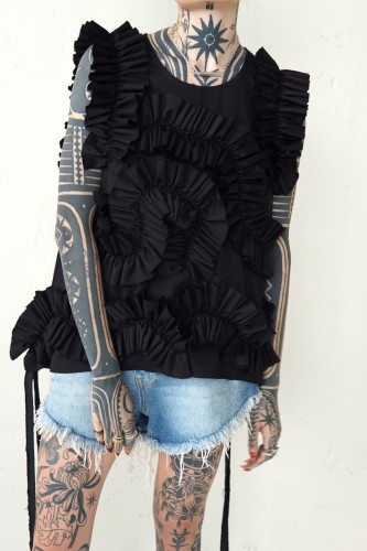 SHORT DECORATED BLOUSE